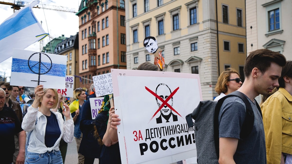 White-blue-white flag,russians against war,anti-war protests,Ukraine war,anti-war protests,Ukraine war, rally